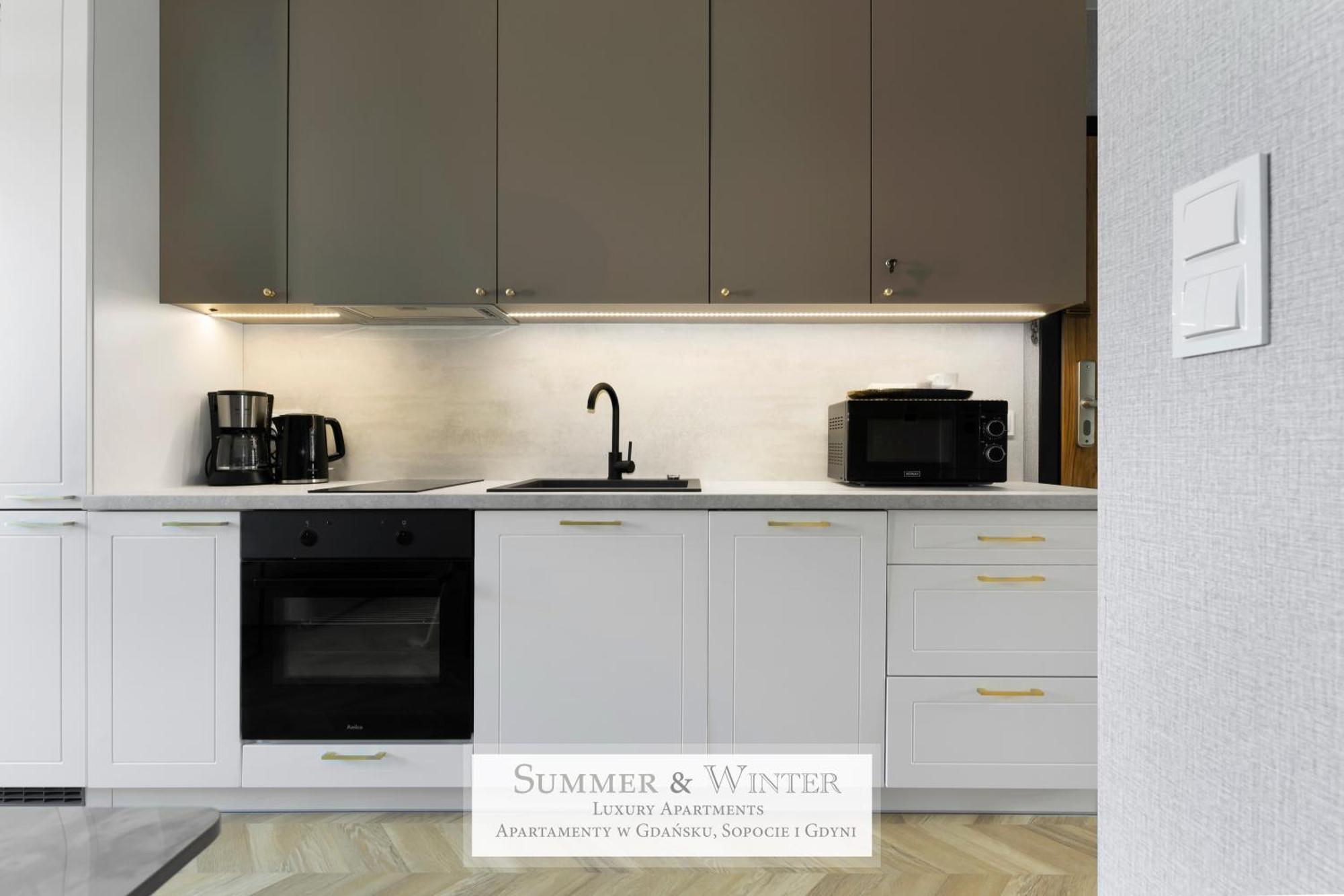 4 Stars, New Luxury Butterfly & Bike Apartments, Gdynia Orlowo, 15 Wyposazonych Mieszkan, Z Sypialnia, Winda I Platnym Parkingiem, Wysoki Standard Summerwinter, Blisko Molo Orlowo, Drog Rowerowych, Stadniny I Golf Park Bagian luar foto